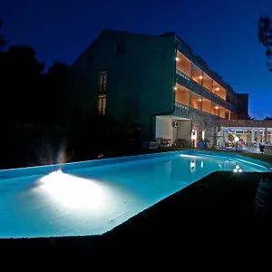 https://sveti-kriz.hotels-in-trogir.com